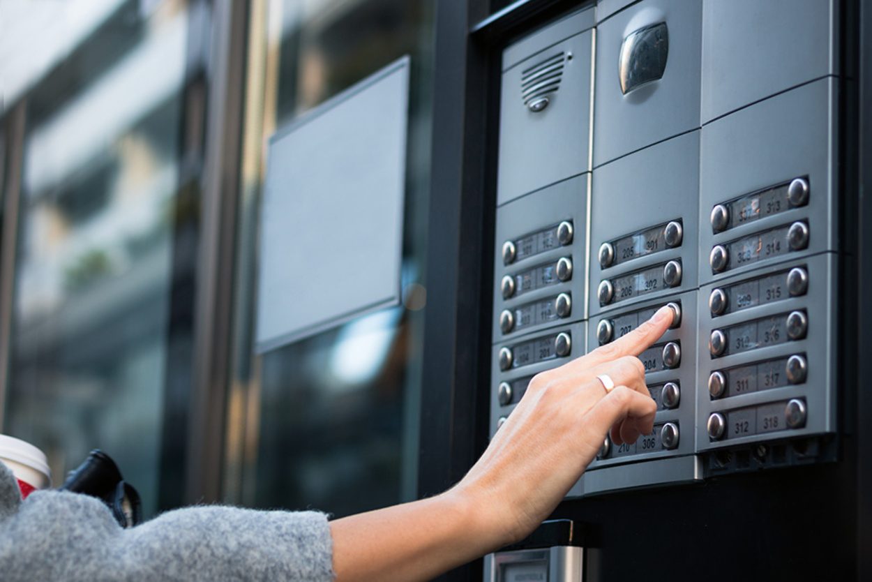 Sprech&shy;anlagen bei Muster Elektro in Musterstadt